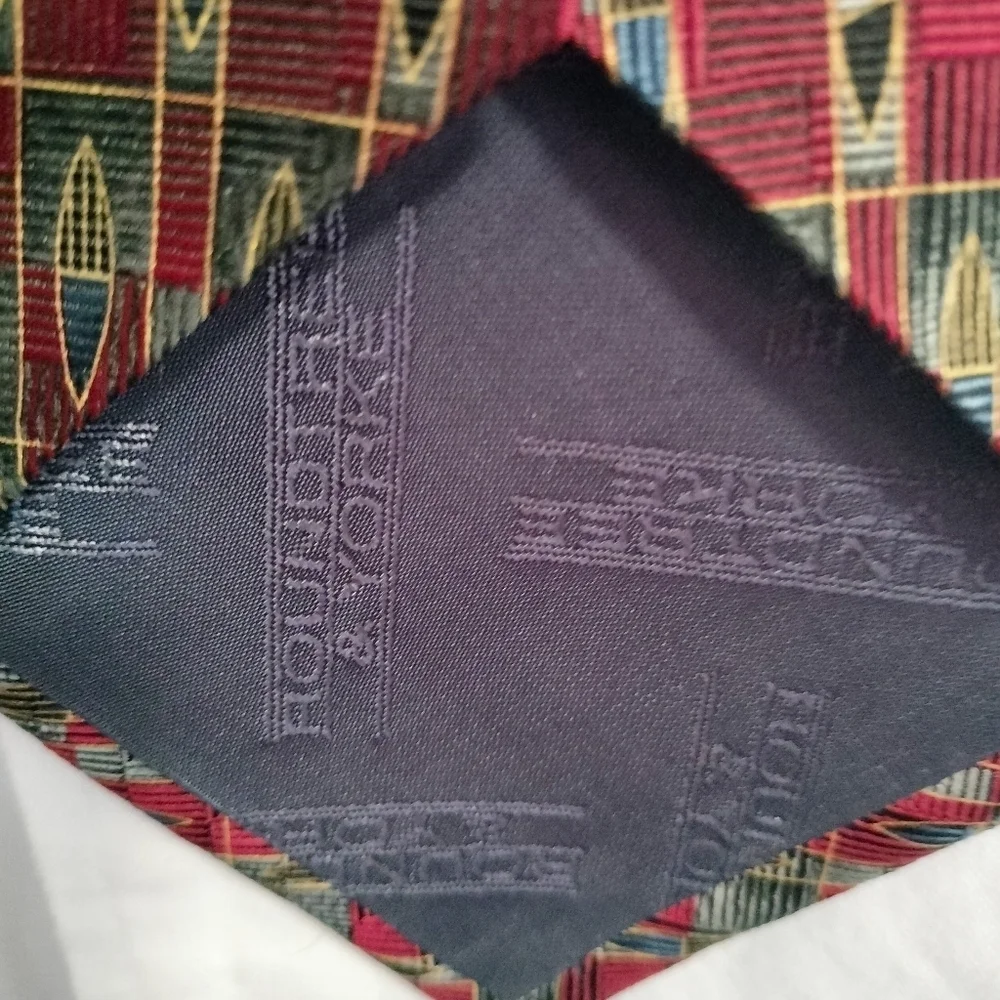 Roundtree and Yorke Necktie Tie  Silk Red Multicolored Geometric Jacquard USA